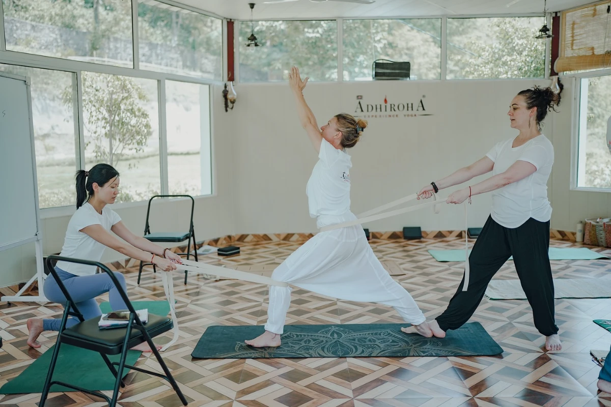 300 hour yttc students