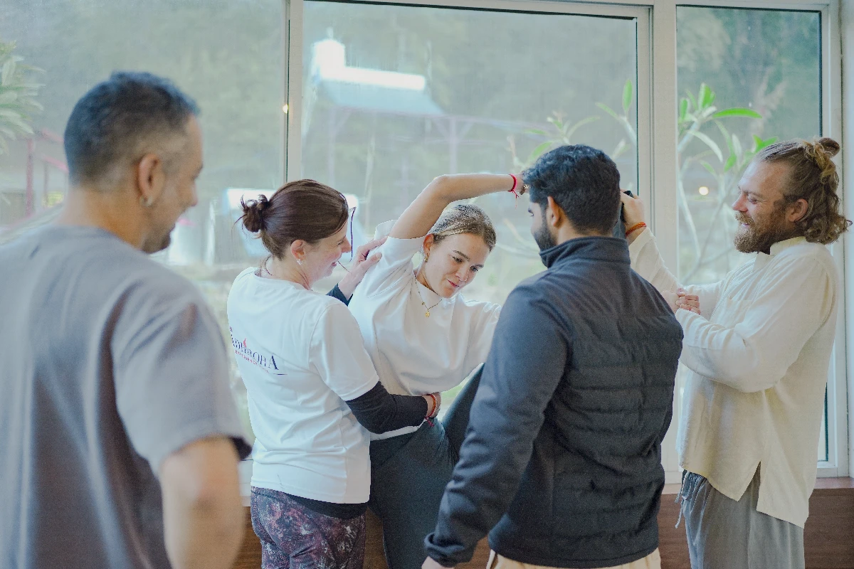 Visual showing how evening yoga affects nervous system body temperature and mental state to prepare for sleep